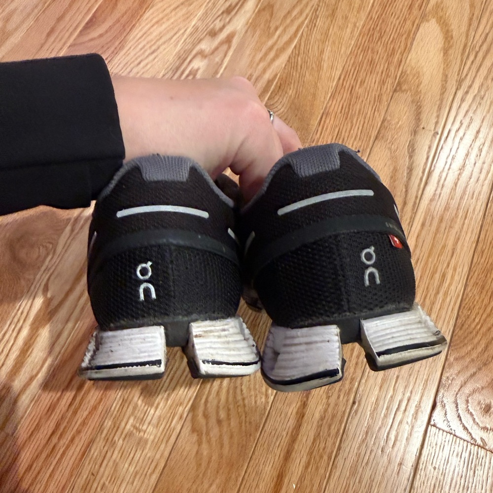 Women’s On Running Black Shoes size 7 - Picture 8 of 8